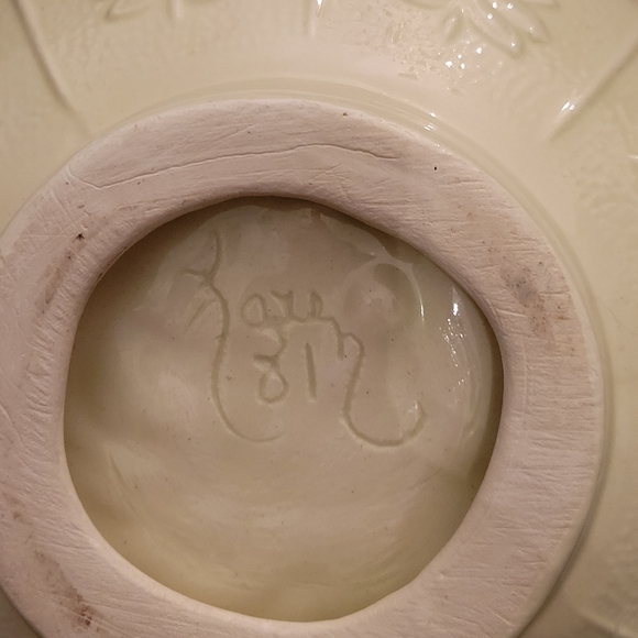 Raised Rose Design Gold Trim Pottery Bowl. - Picture 5 of 6